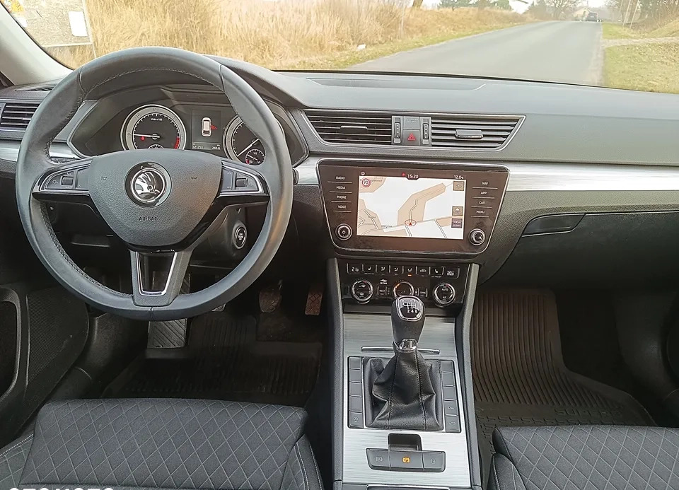 Skoda Superb cena 87700 przebieg: 121000, rok produkcji 2019 z Toruń małe 781